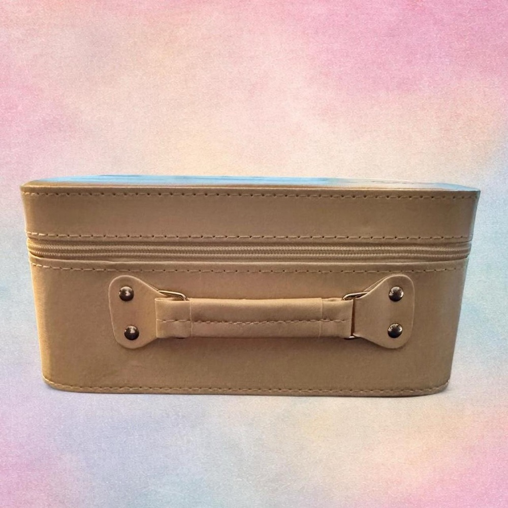 Hello Kitty light yellow makeup case - Picture 3 of 4